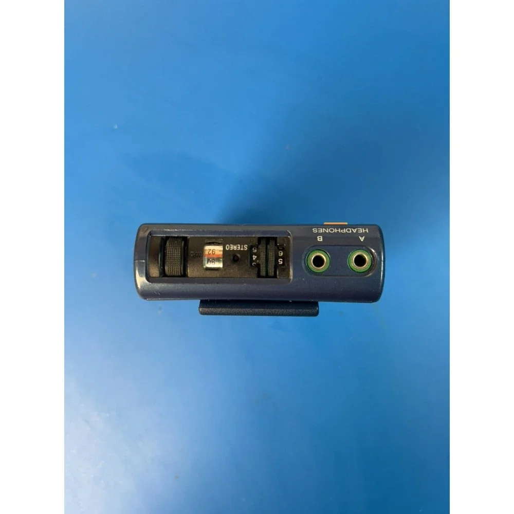 SONY FM WALKMAN Blue SRF-40 W FM w/  Headphones TESTED & WORKING